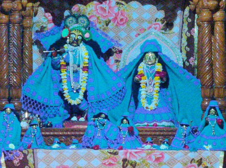 Radha madhan gopal Advaita acarya found these deities before he left vrindavan