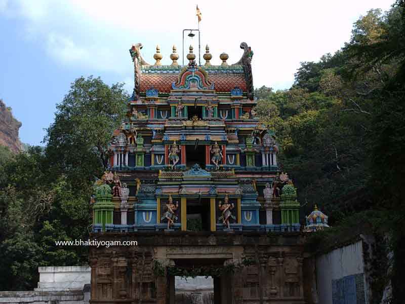 web 800px Upper Ahobilam temple Gopuram 02